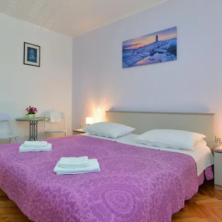 1757 2* Rovinj